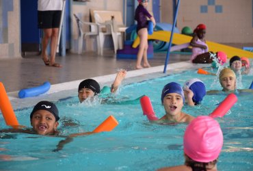 "LES CLASSES BLEUES" À LA PISCINE